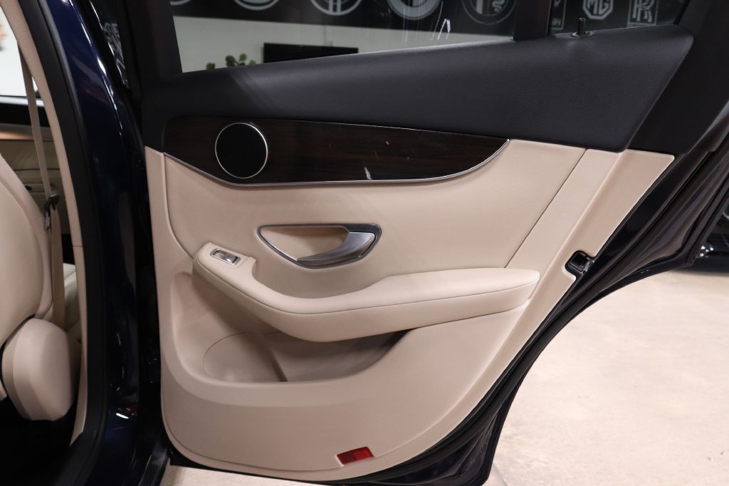 2016 Mercedes-Benz GLC-Class Image 18