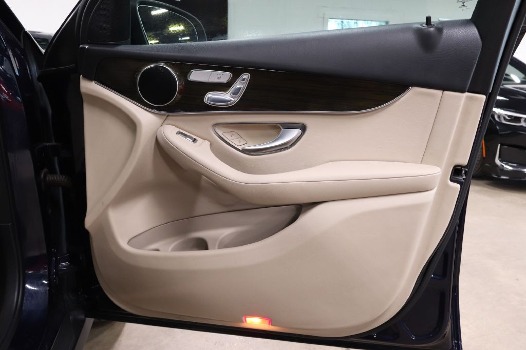 2016 Mercedes-Benz GLC-Class Image 22