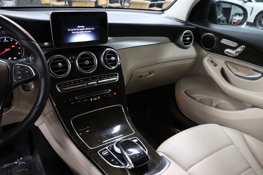 2016 Mercedes-Benz GLC-Class Image 30