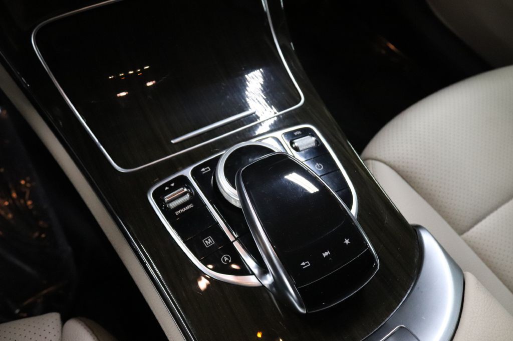 2016 Mercedes-Benz GLC-Class Image 31