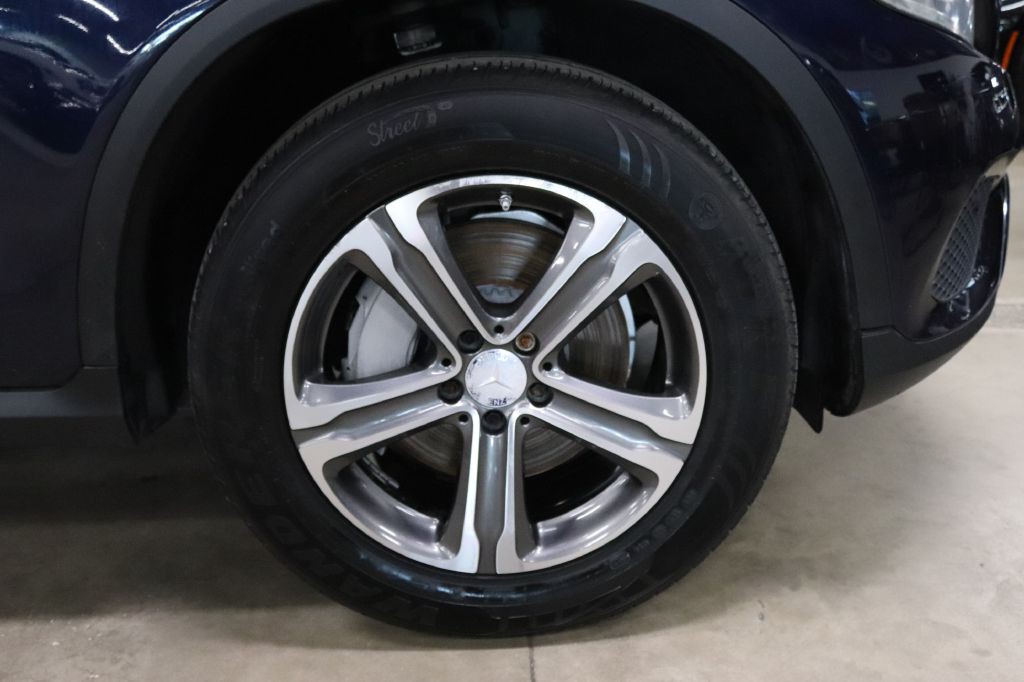 2016 Mercedes-Benz GLC-Class Image 39