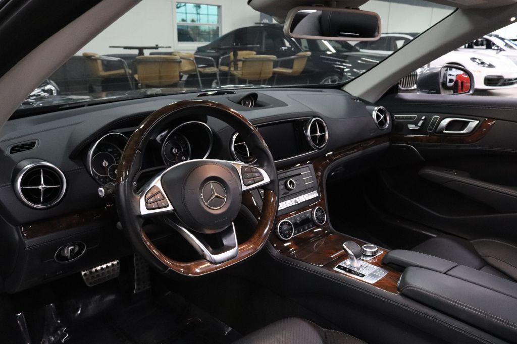 2017 Mercedes-Benz SL-Class Image 19