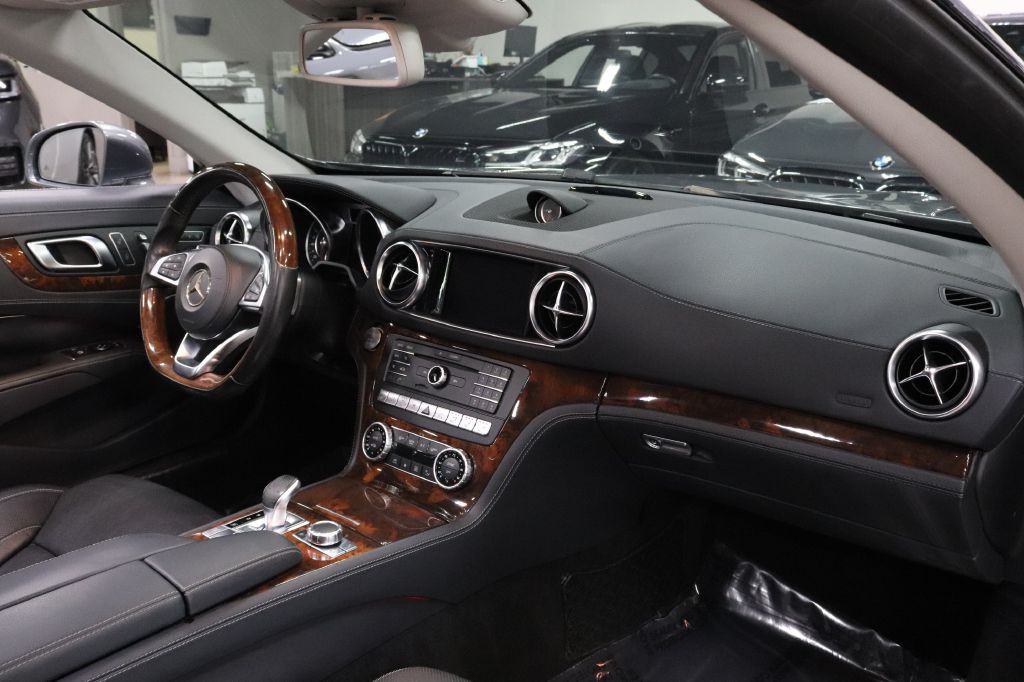 2017 Mercedes-Benz SL-Class Image 23