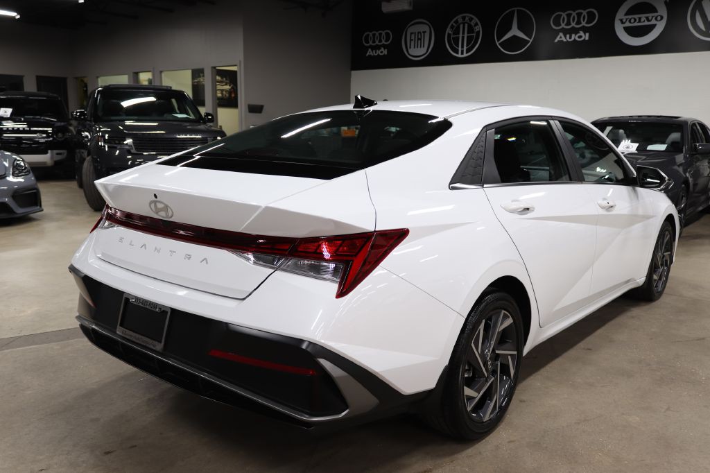 2025 Hyundai Elantra Image 6