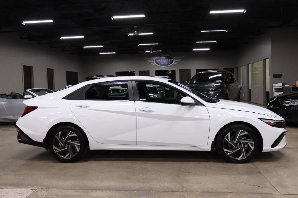 2025 Hyundai Elantra Image 7