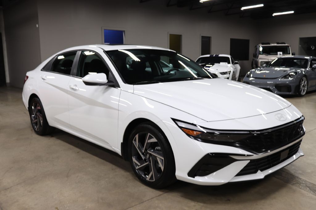 2025 Hyundai Elantra Image 8