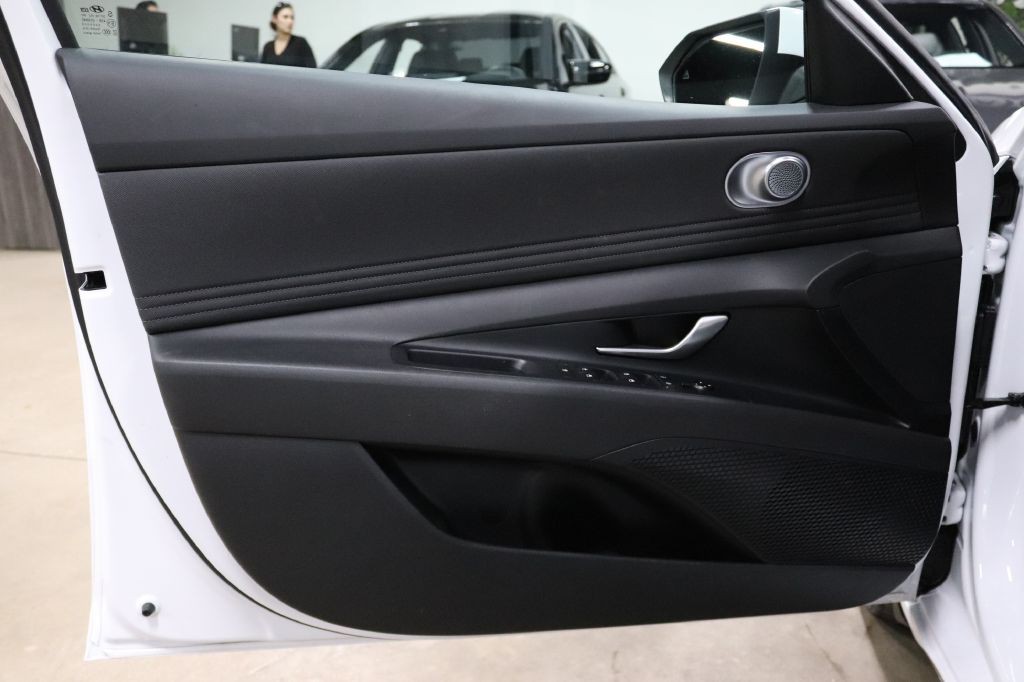 2025 Hyundai Elantra Image 10