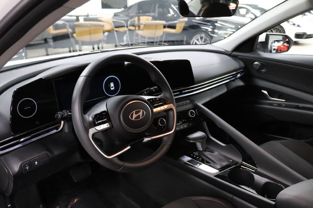 2025 Hyundai Elantra Image 13