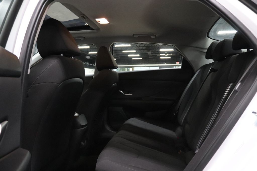 2025 Hyundai Elantra Image 15