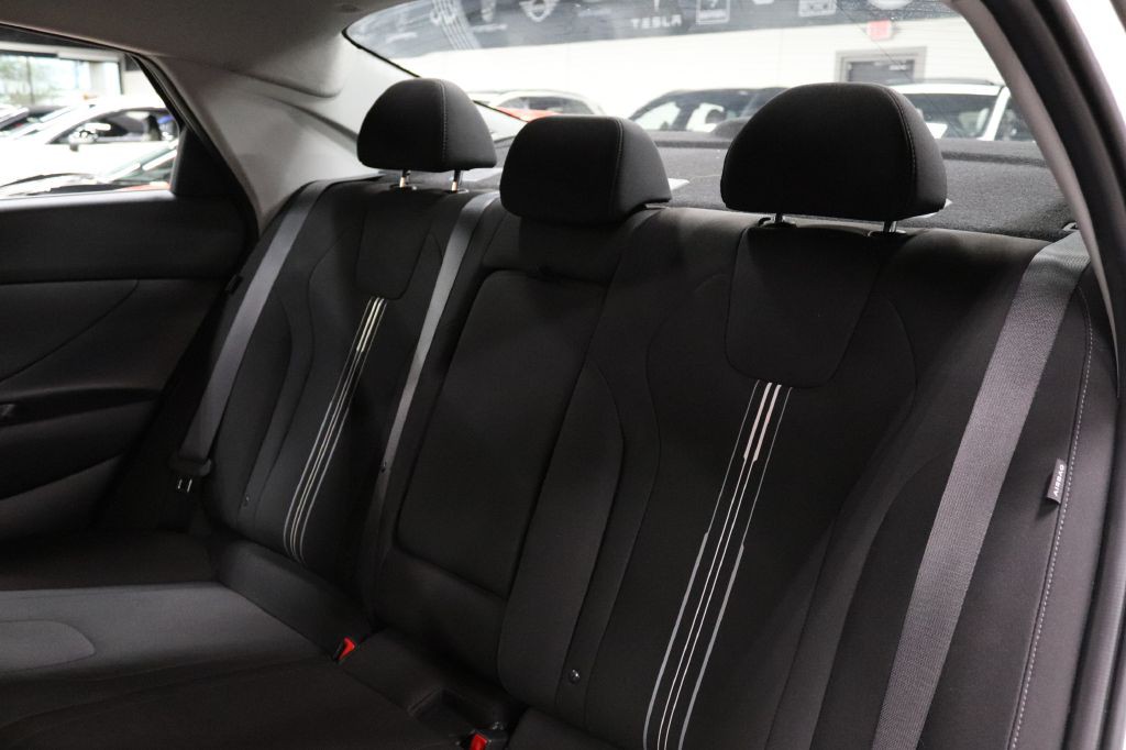 2025 Hyundai Elantra Image 16