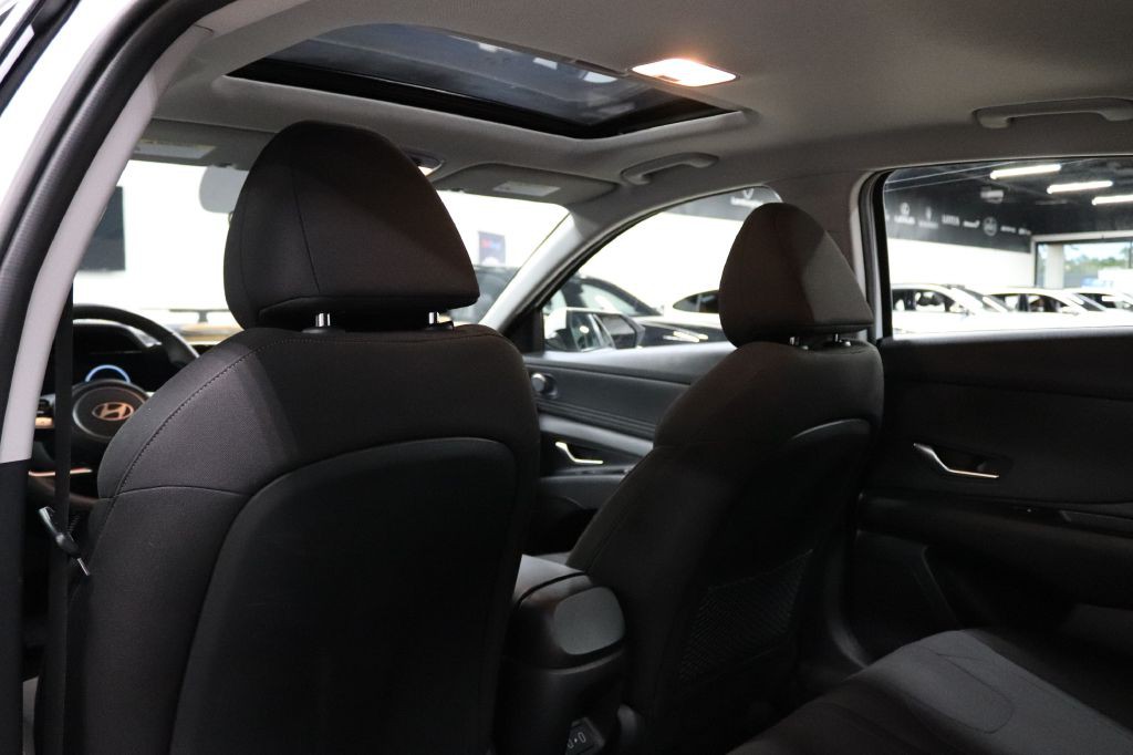 2025 Hyundai Elantra Image 17