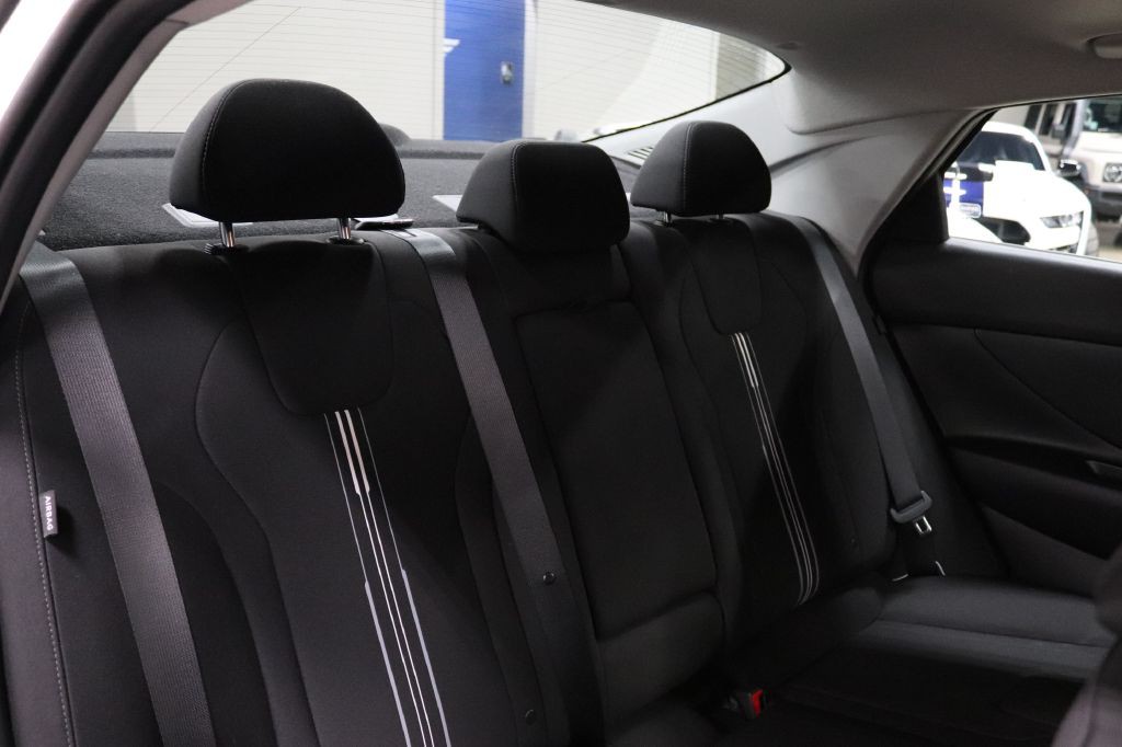 2025 Hyundai Elantra Image 20
