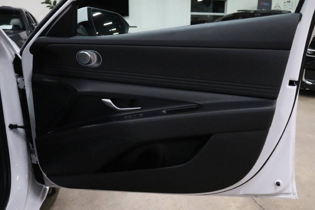 2025 Hyundai Elantra Image 22
