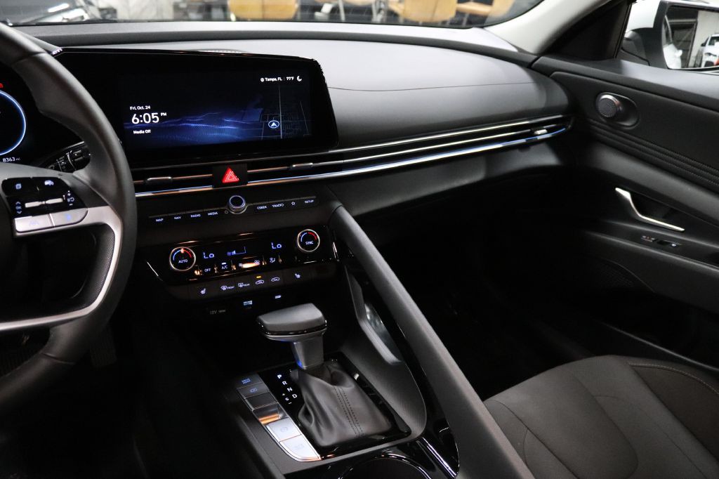 2025 Hyundai Elantra Image 30