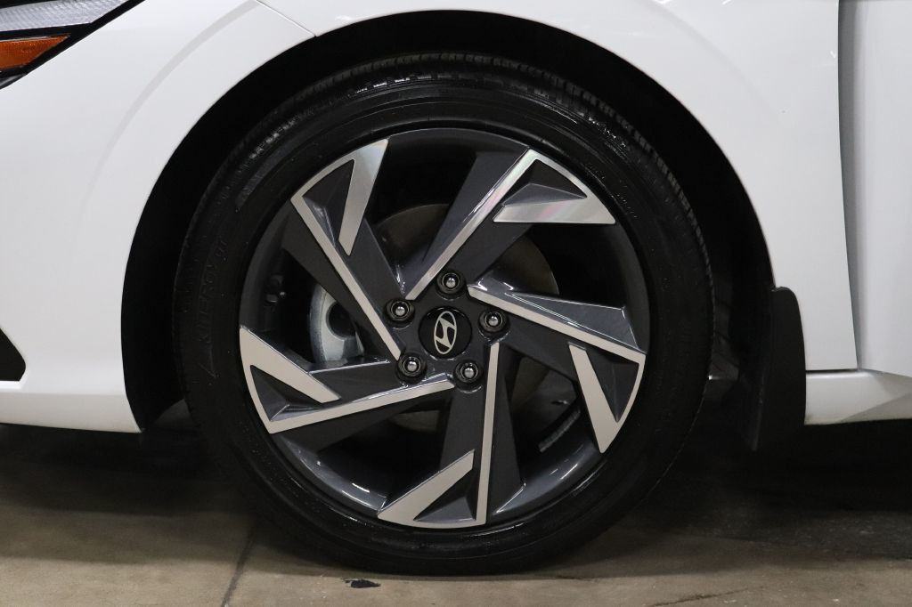 2025 Hyundai Elantra Image 37