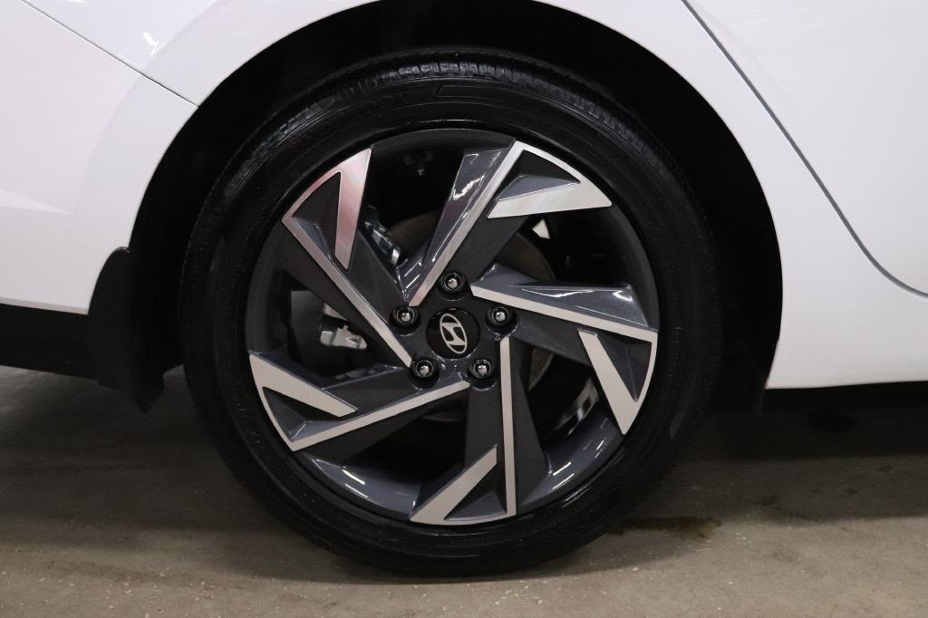 2025 Hyundai Elantra Image 39