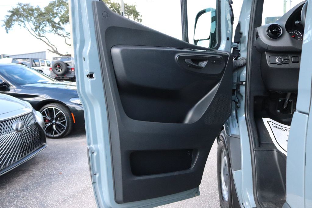 2024 Mercedes-Benz Sprinter Image 8