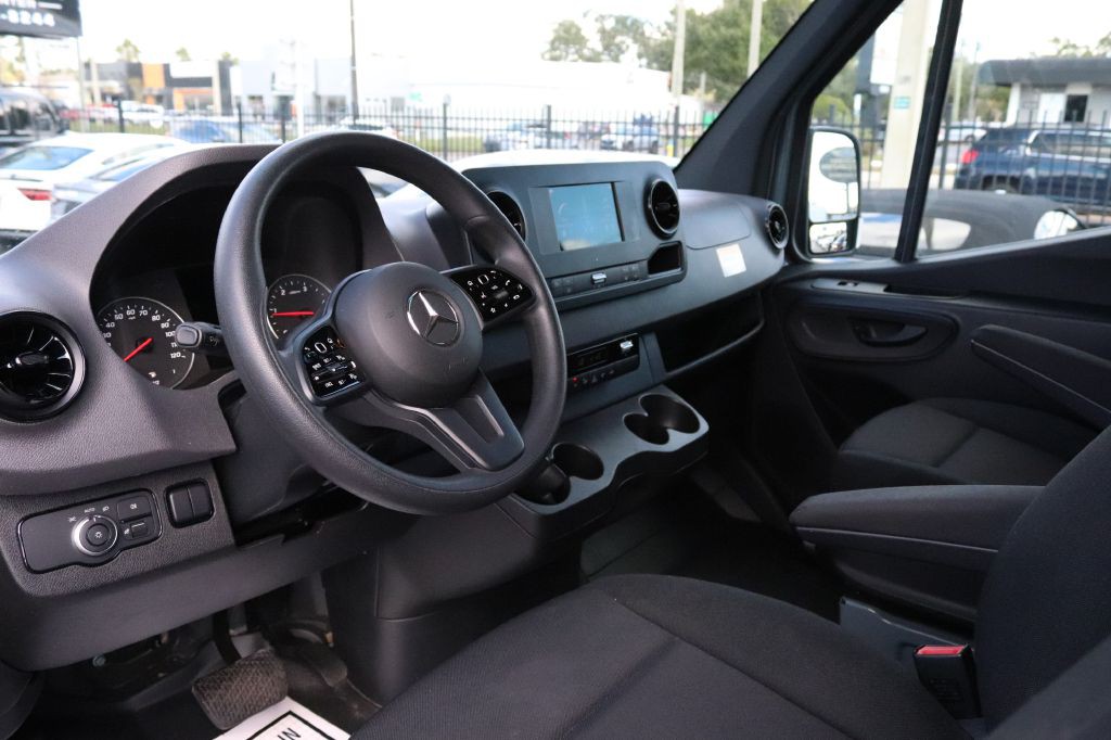2024 Mercedes-Benz Sprinter Image 9