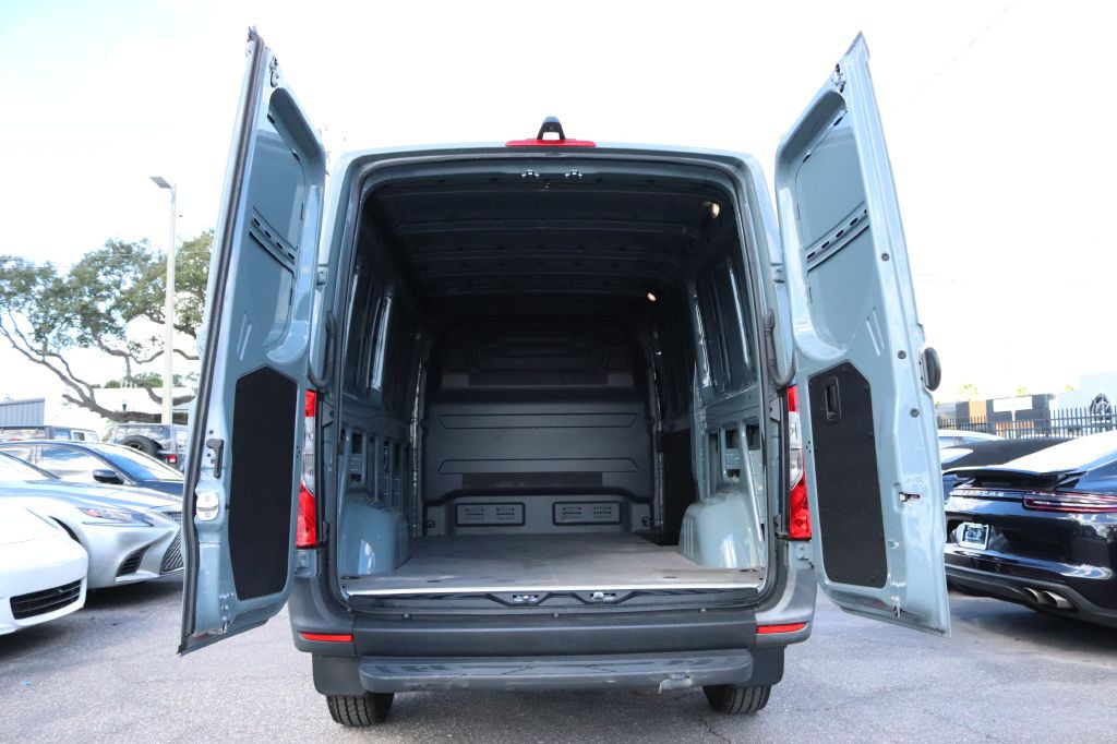 2024 Mercedes-Benz Sprinter Image 21