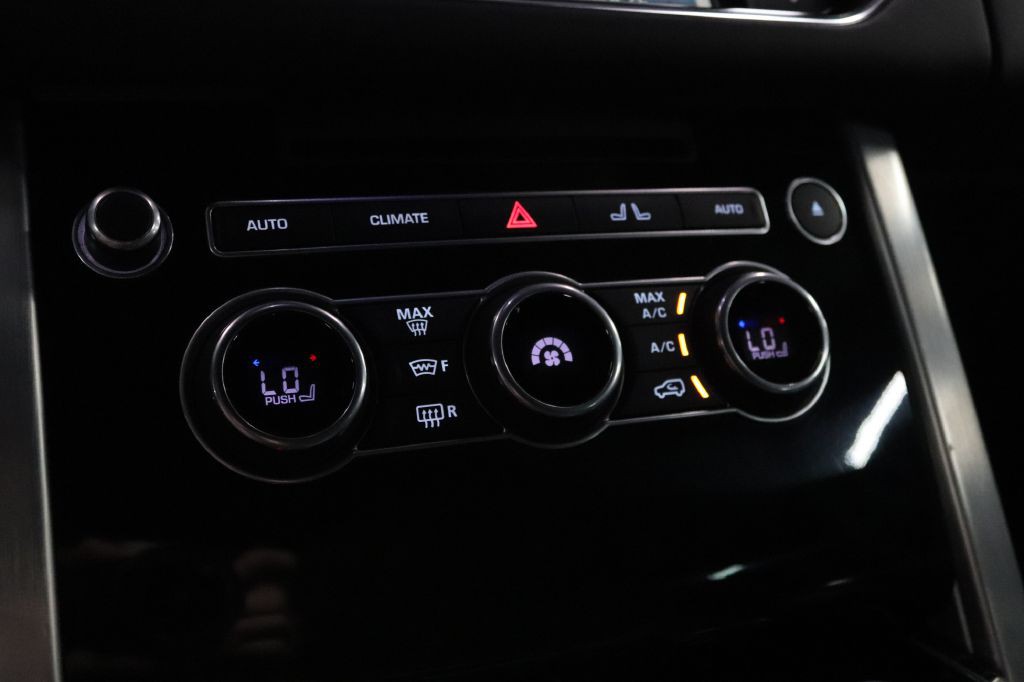 2016 Land Rover Range Rover Image 16