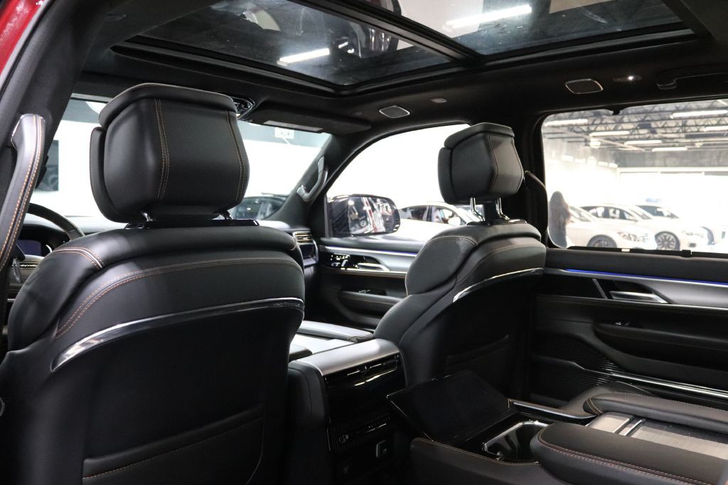 2023 Jeep Grand Cherokee Image 17