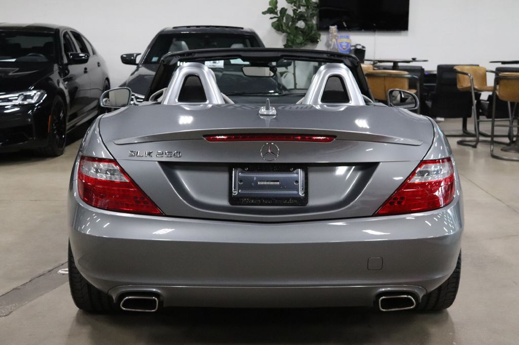 2015 Mercedes-Benz SLK-Class Image 8