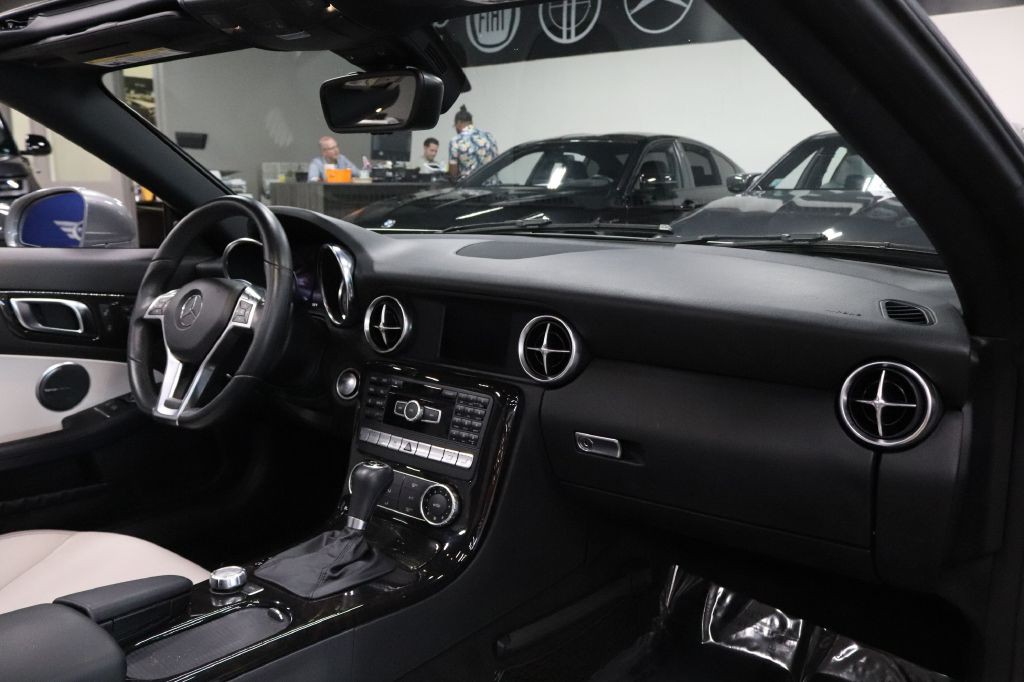2015 Mercedes-Benz SLK-Class Image 24