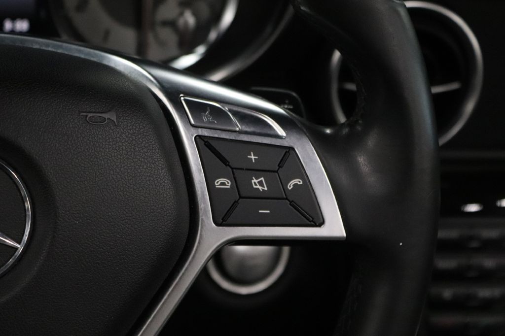 2015 Mercedes-Benz SLK-Class Image 28