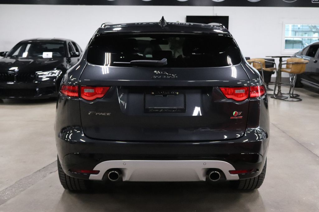2017 Jaguar F-PACE Image 4