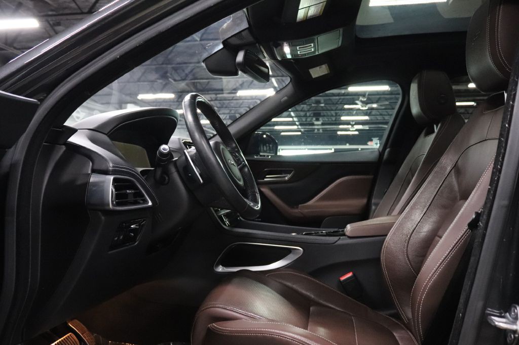 2017 Jaguar F-PACE Image 11
