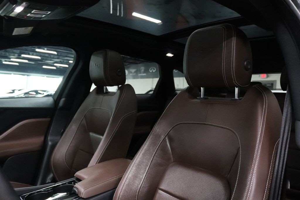 2017 Jaguar F-PACE Image 12