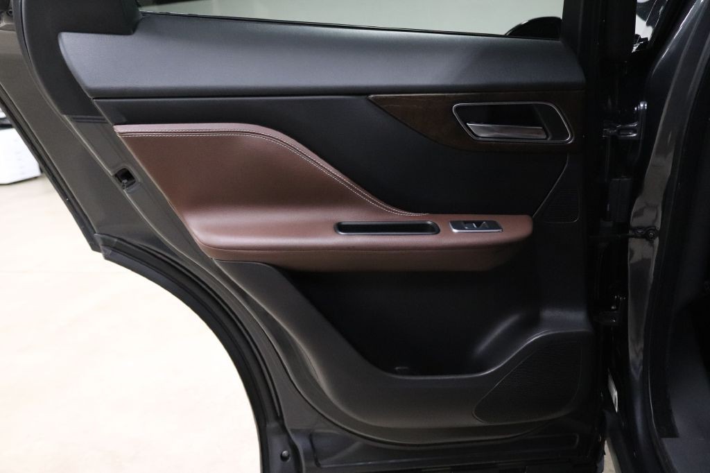 2017 Jaguar F-PACE Image 14