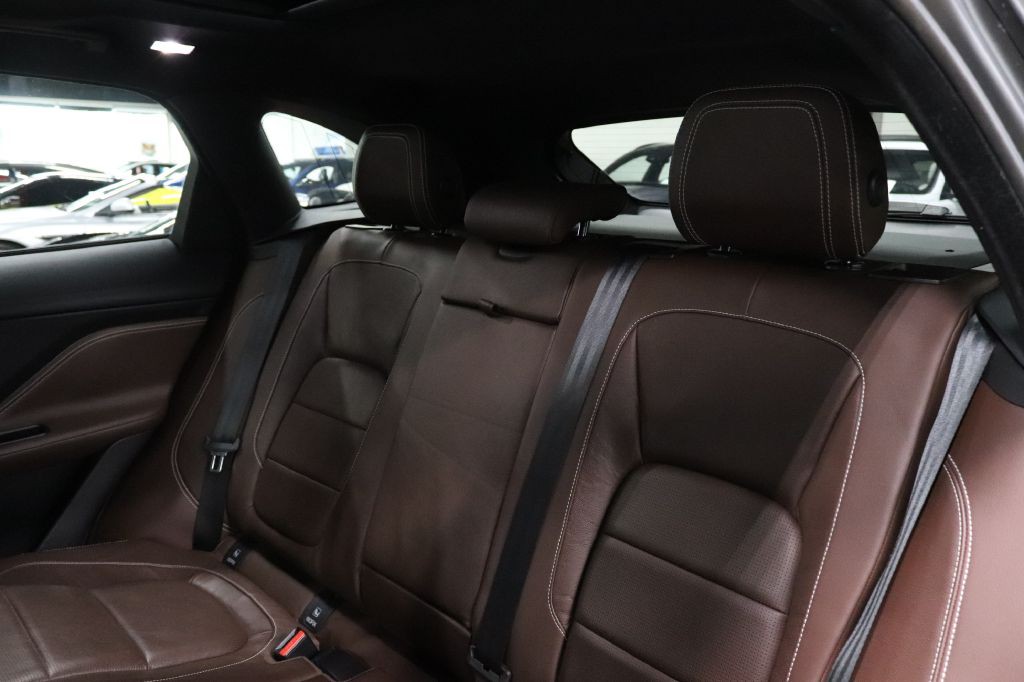 2017 Jaguar F-PACE Image 16