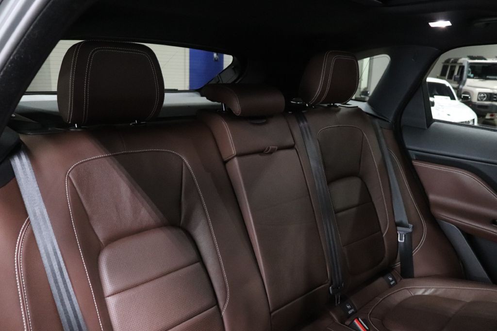 2017 Jaguar F-PACE Image 20