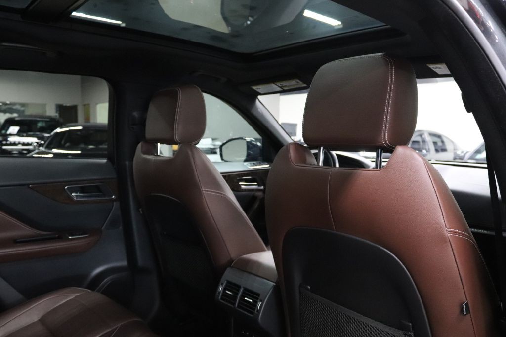 2017 Jaguar F-PACE Image 21