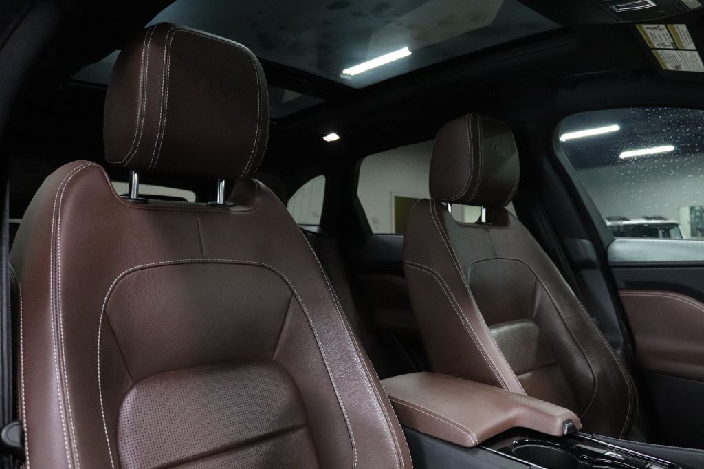 2017 Jaguar F-PACE Image 24