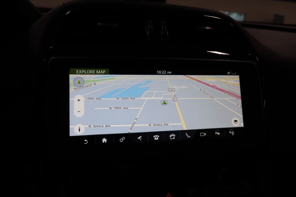 2017 Jaguar F-PACE Image 32