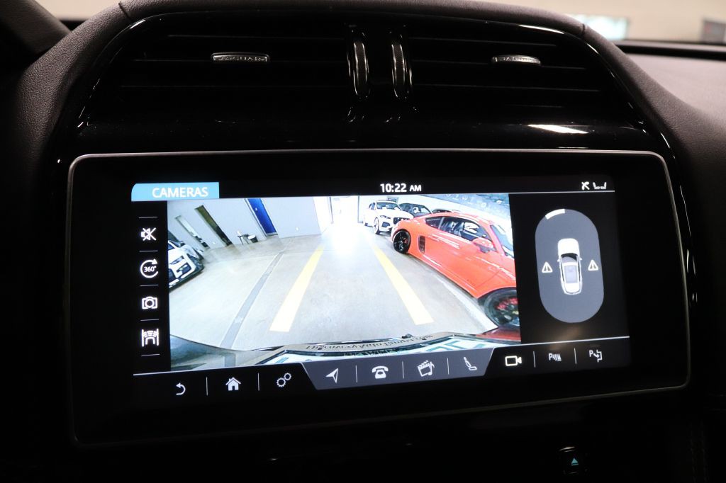 2017 Jaguar F-PACE Image 34