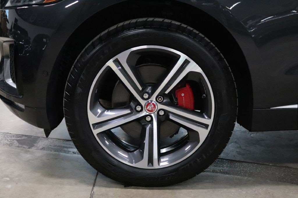 2017 Jaguar F-PACE Image 37