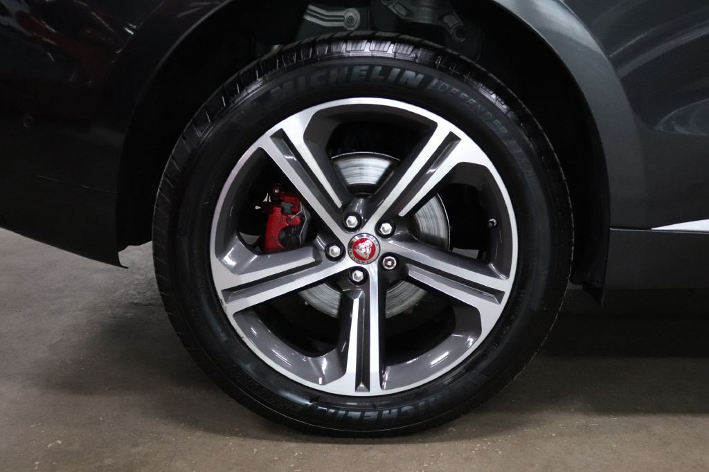 2017 Jaguar F-PACE Image 39