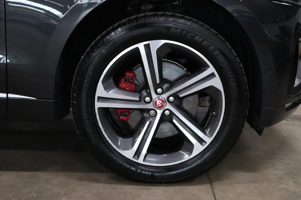 2017 Jaguar F-PACE Image 40