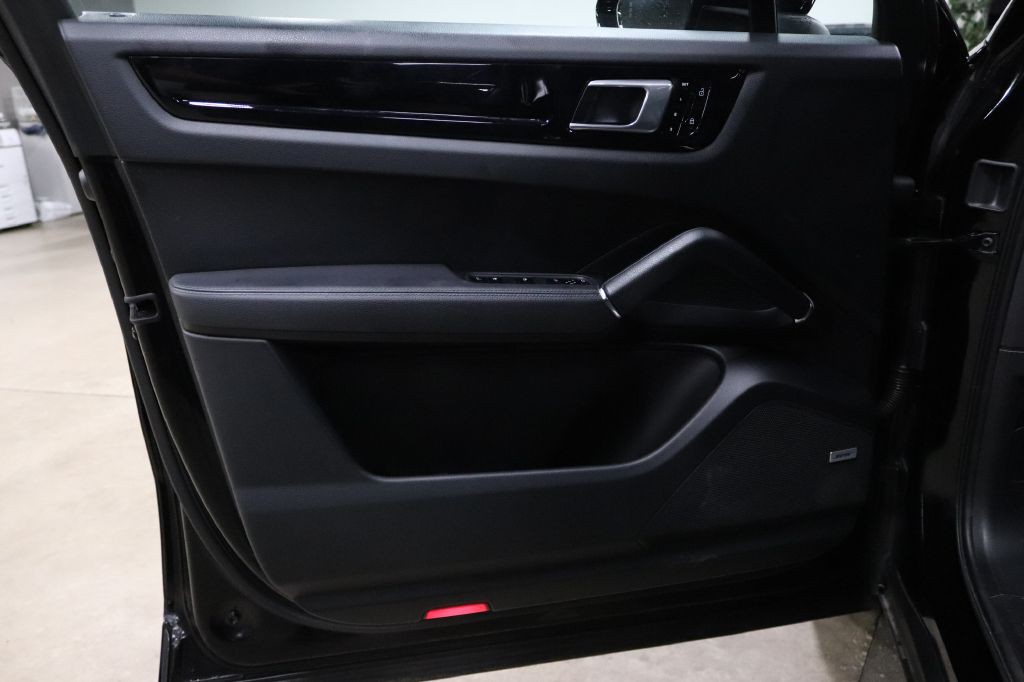 2019 Porsche Cayenne Image 9