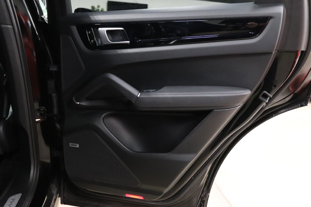 2019 Porsche Cayenne Image 18
