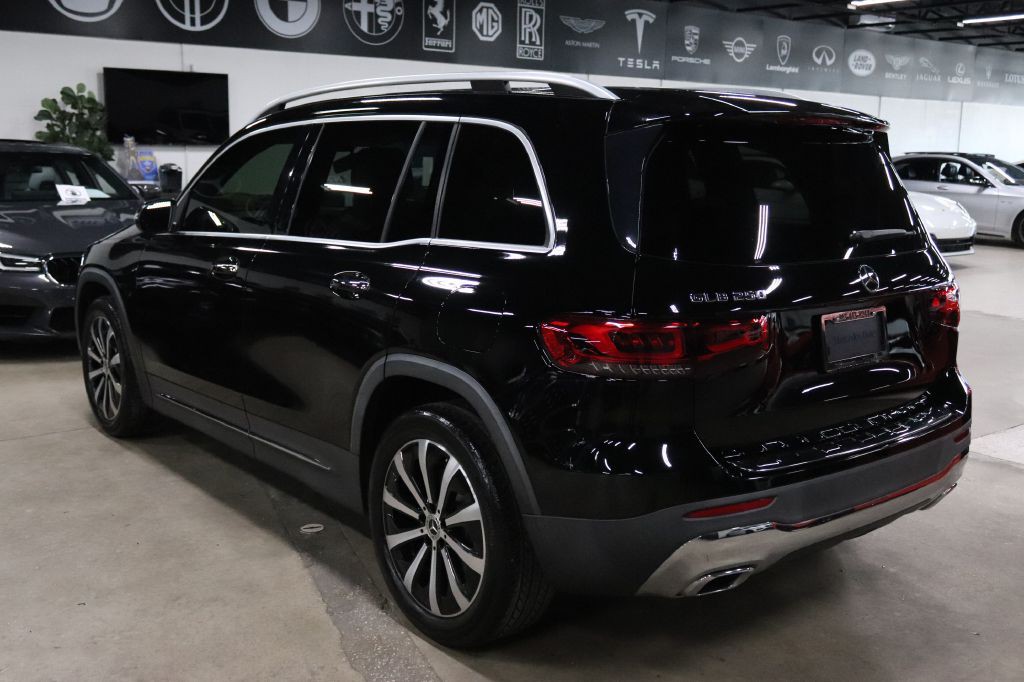 2021 Mercedes-Benz GLB Image 3