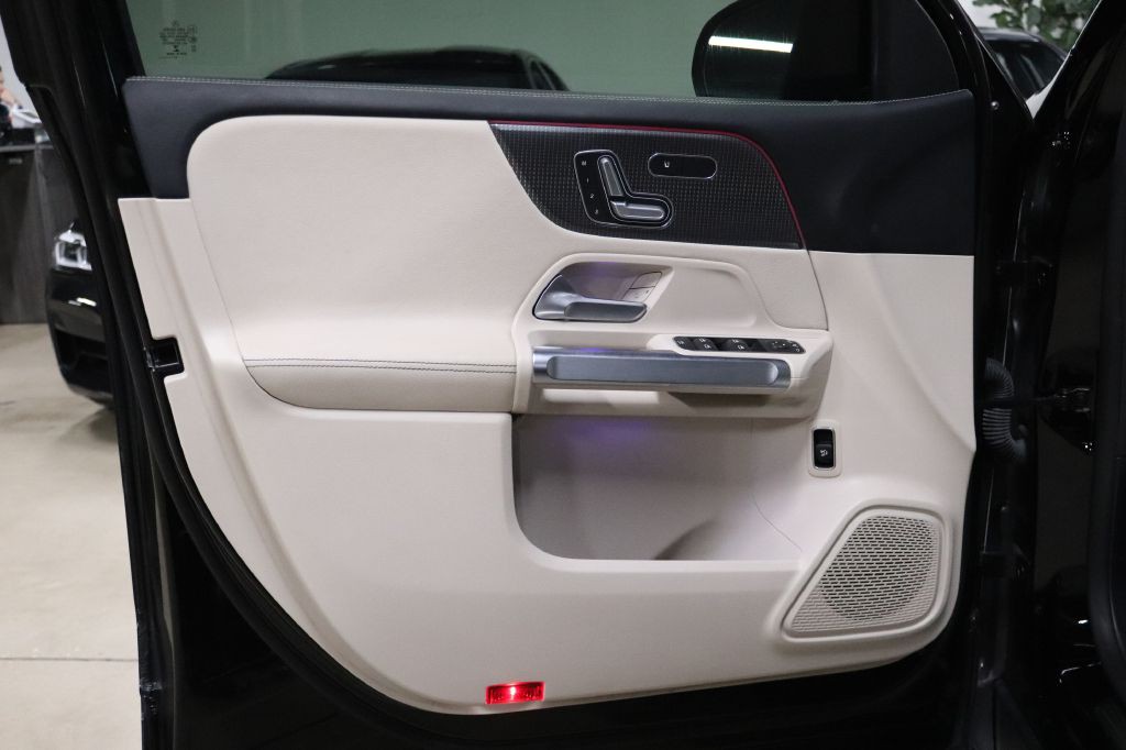 2021 Mercedes-Benz GLB Image 10