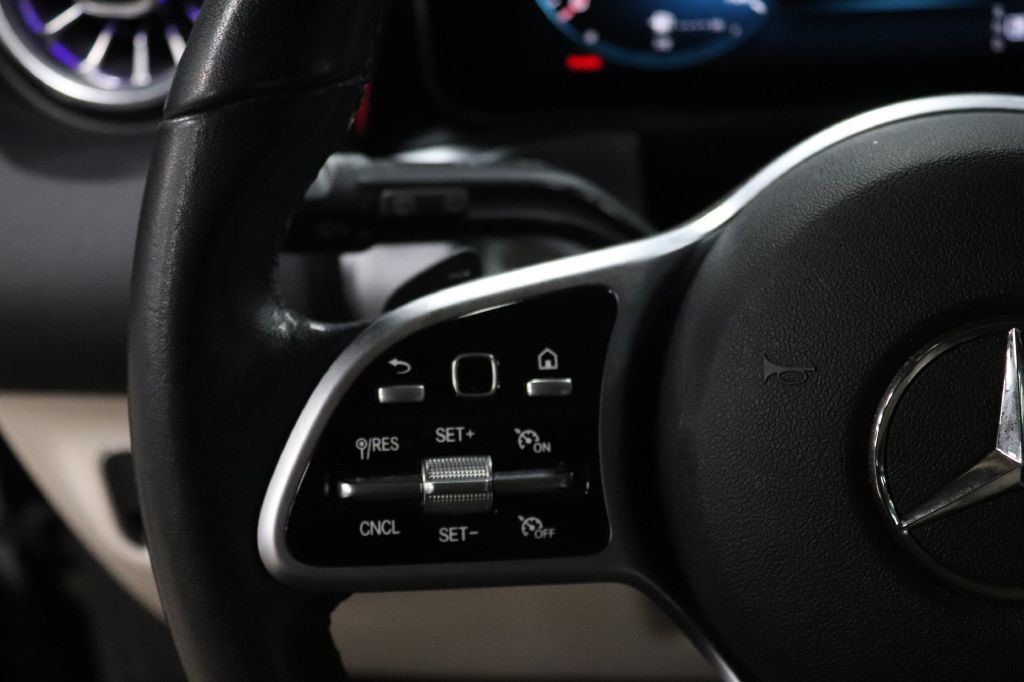 2021 Mercedes-Benz GLB Image 29