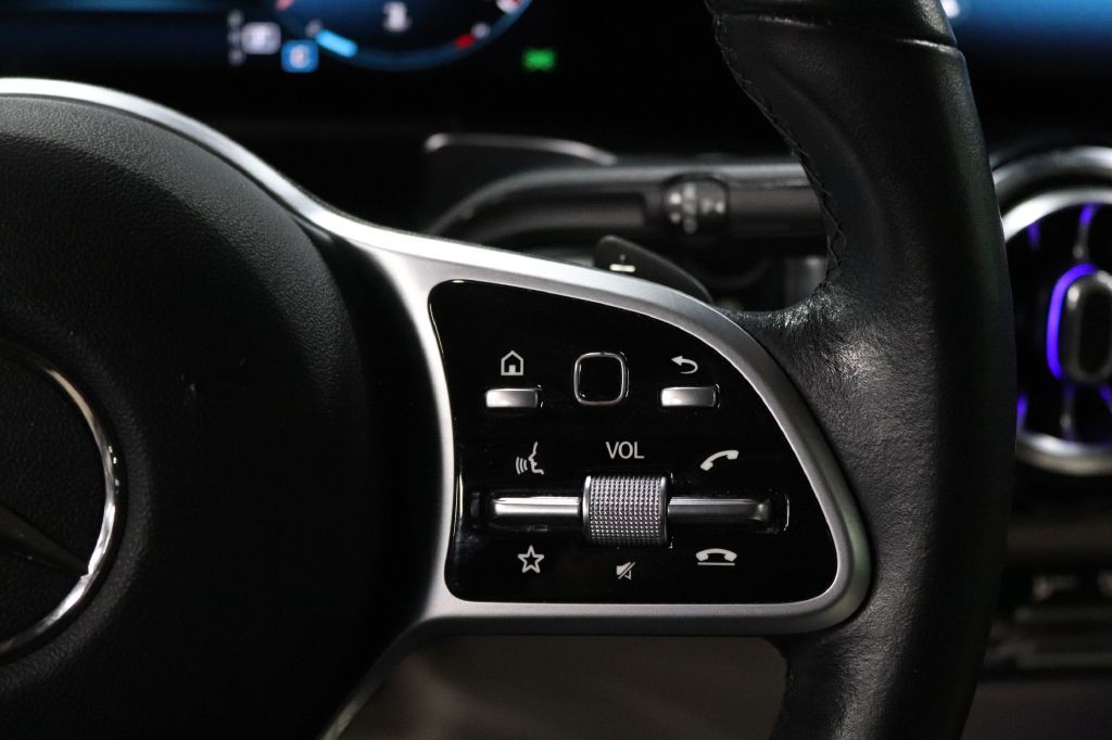 2021 Mercedes-Benz GLB Image 30