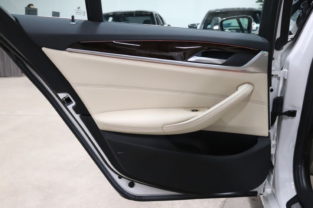 2019 BMW 5 Series Image 14