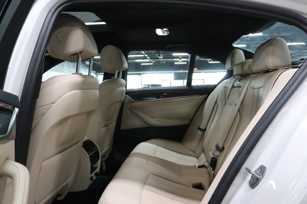 2019 BMW 5 Series Image 15