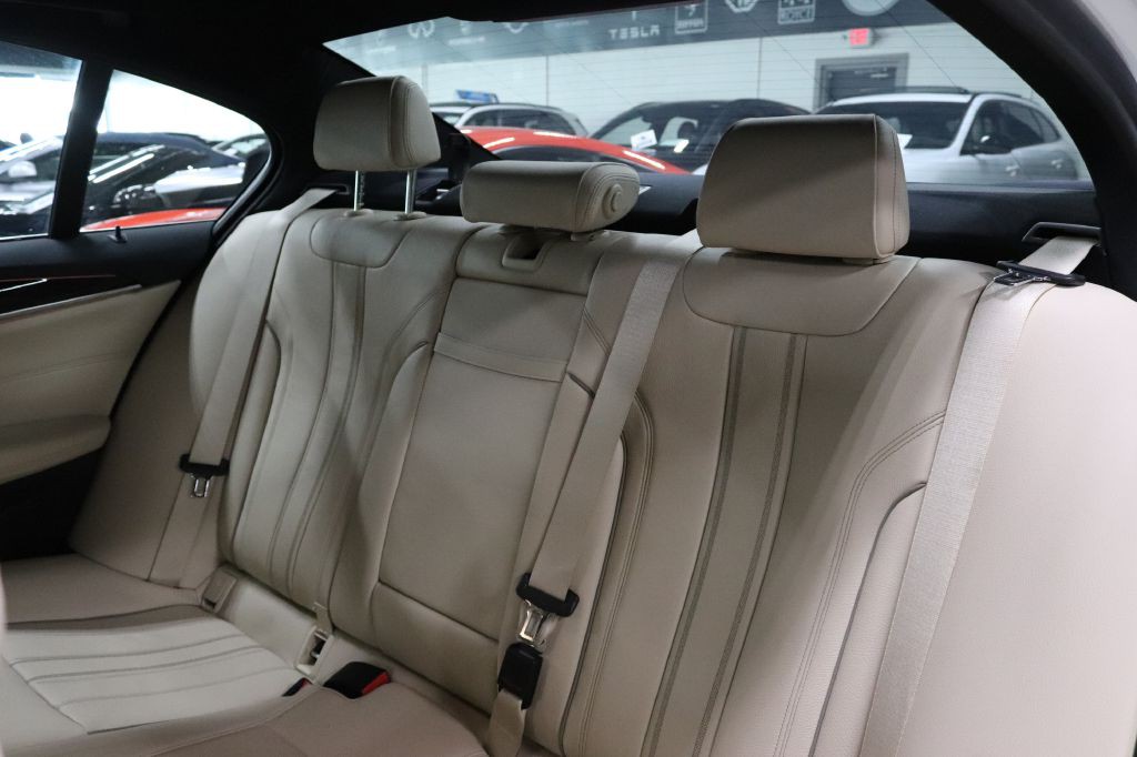 2019 BMW 5 Series Image 16
